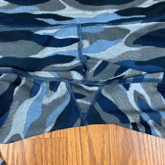 Lululemon Wunder Under Pant Leggings (Hi-Rise)
Mini Coast Camo Deep Navy Sz 8 - Picture 4 of 6